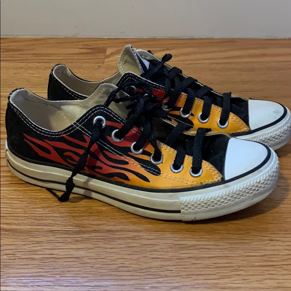Flame Converse LowTops, sz 7